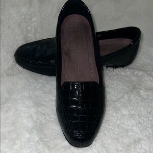 Clarks Black Croc-Embossed Loafers, size 7.5